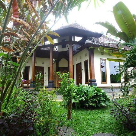 Loka Sari Guest House And Spa Ubud  Exterior photo